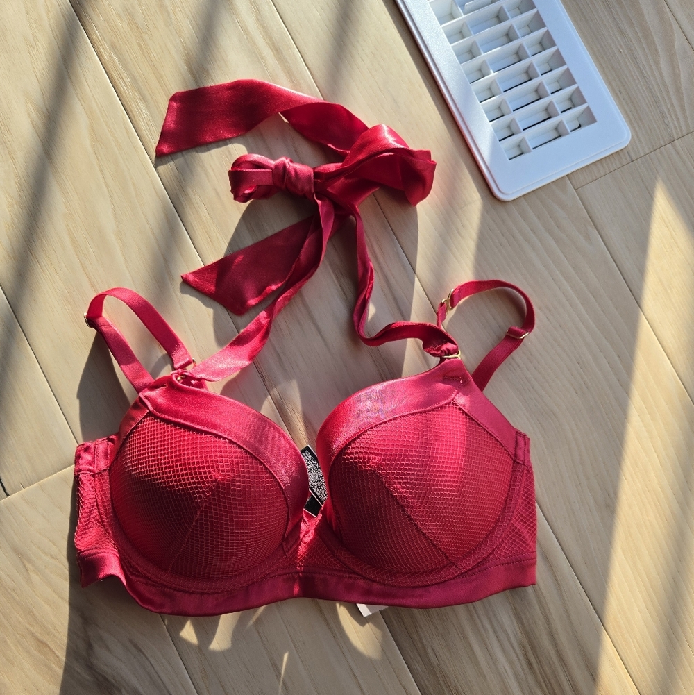 NWT. Victoria's Secret Very Sexy Push Up Red Satin Bra. Ribbon To Make Halter